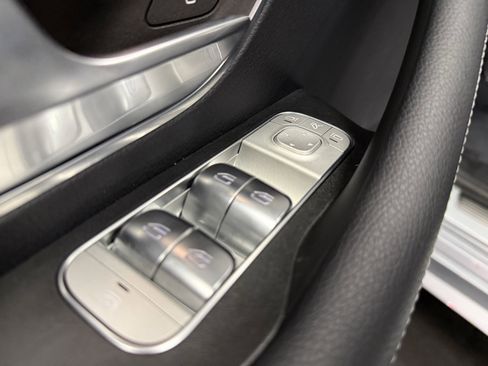 Used 2025 Mercedes-Benz GLE 450e 4MATIC image 18