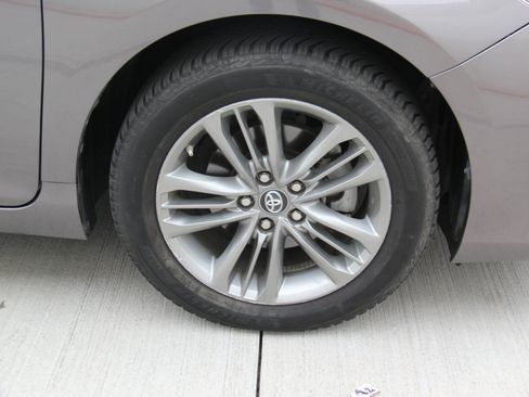 Used 2017 Toyota Camry SE image 29