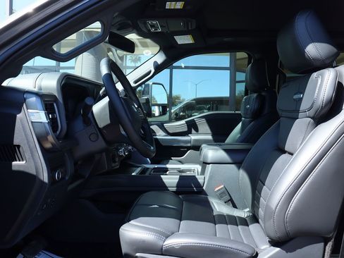 Used 2025 Ford F250 Platinum image 39