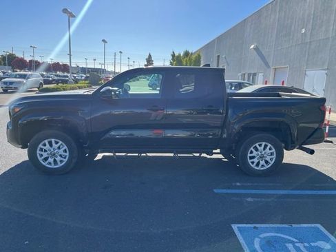 Used 2025 Toyota Tacoma SR5 w/ SR5 Upgrade Package AWD/4WD image 8