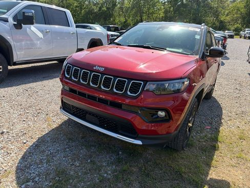 Used 2025 Jeep Compass Limited AWD/4WD image 2