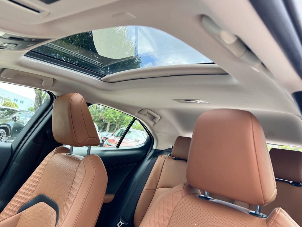 Used 2019 Lexus UX 200 w/ Premium Package FWD image 18