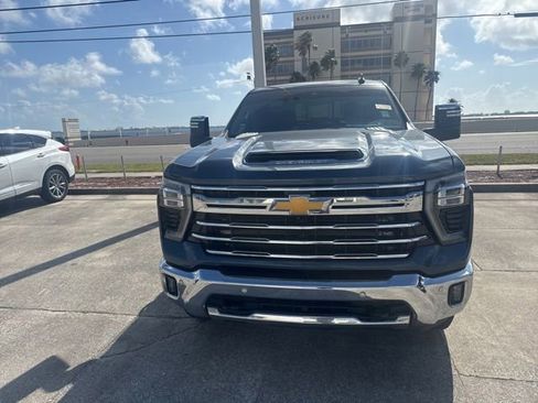 Used 2024 Chevrolet Silverado 2500 LTZ w/ LTZ Convenience Package AWD/4WD image 2