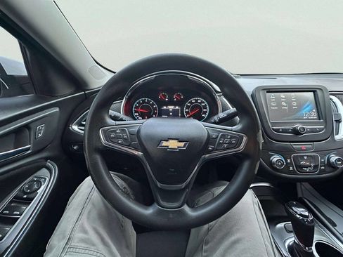 Used 2017 Chevrolet Malibu LT image 16