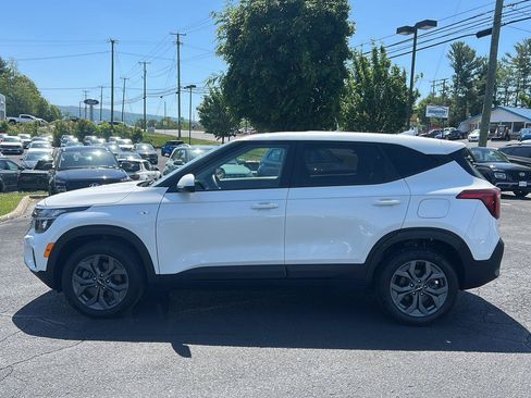 Used 2024 Kia Seltos LX AWD/4WD image 3