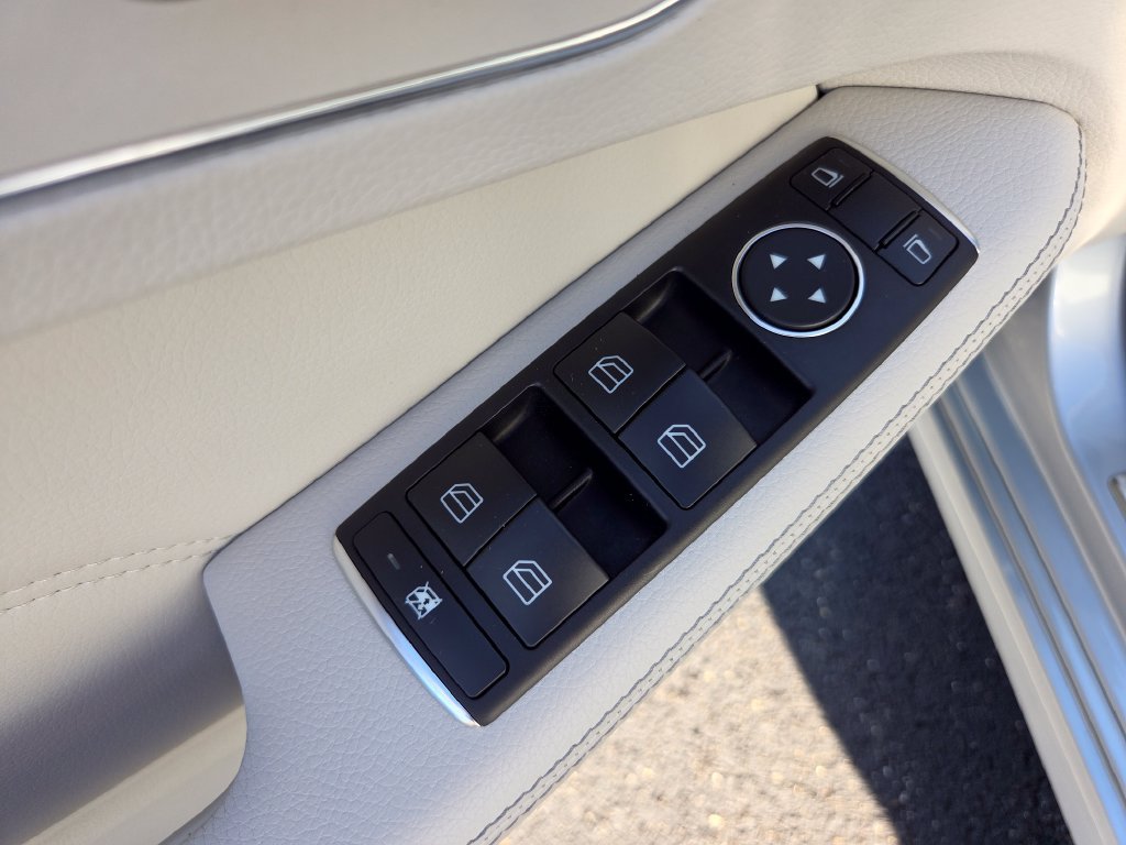 Used 2014 Mercedes-Benz E 350 Sedan image 37