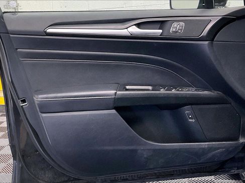 Used 2019 Ford Fusion Titanium image 22