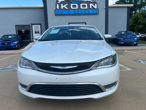 Used 2015 Chrysler 200 Limited image 4