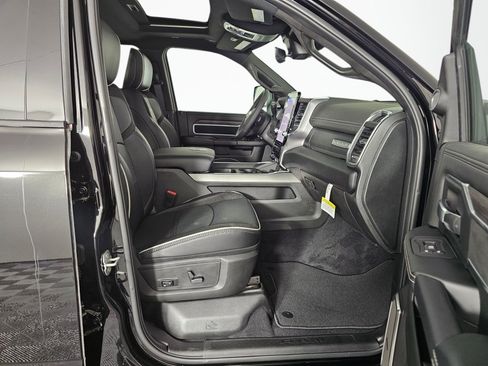 New 2026 RAM 2500 Laramie AWD/4WD image 39