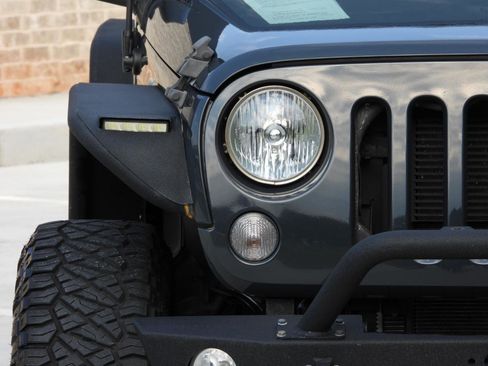 Used 2017 Jeep Wrangler Sport S AWD/4WD image 37