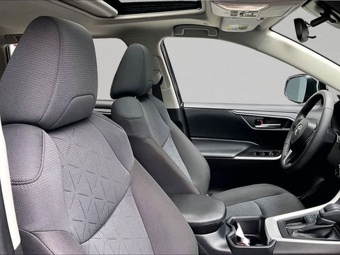 Certified 2025 Toyota RAV4 XLE w/ Convenience Package FWD image 34