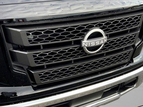 Used 2024 Nissan Titan SV w/ SV Convenience Package image 27
