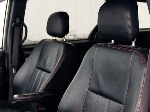 Used 2014 Dodge Grand Caravan R/T image 25