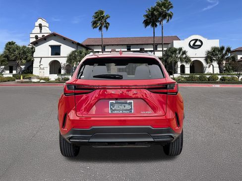 Used 2025 Lexus NX 250 FWD w/ Towing Package (2000 Lbs) image 3