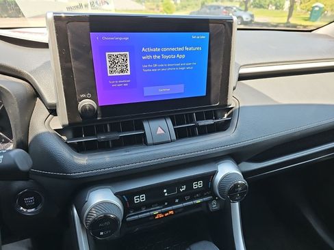 Used 2025 Toyota RAV4 XLE AWD/4WD image 21