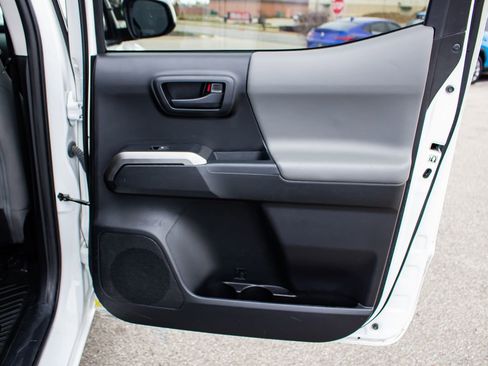 Used 2019 Toyota Tacoma SR5 image 19