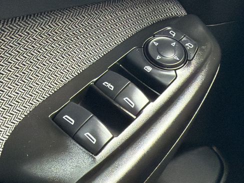 Used 2025 Chevrolet TrailBlazer LT FWD image 29