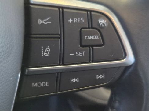 Used 2020 Toyota Highlander XLE AWD/4WD image 39