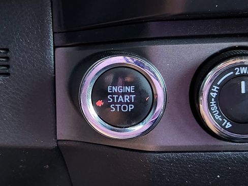 Used 2019 Toyota Tacoma TRD Off-Road AWD/4WD image 12