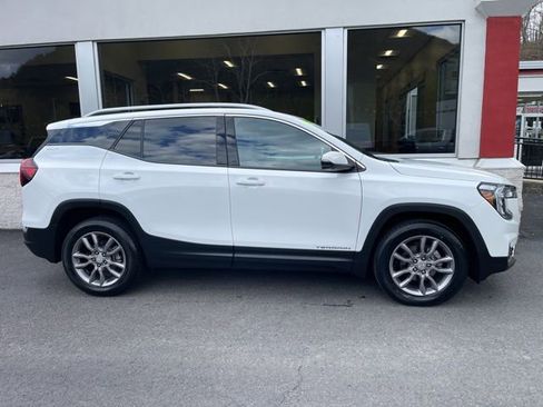 Used 2023 GMC Terrain SLT w/ Tech Package image 4