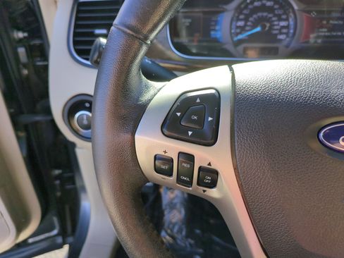 Used 2018 Ford Taurus Limited image 18