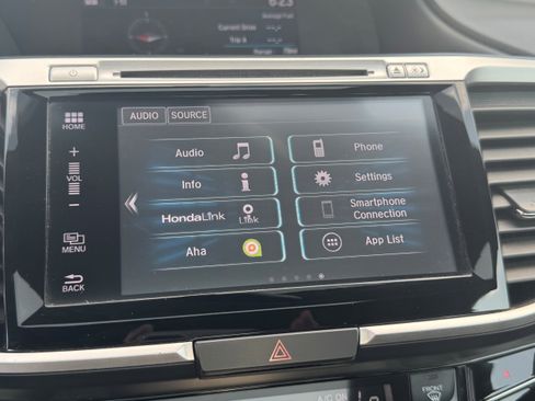 Used 2017 Honda Accord EX-L image 11