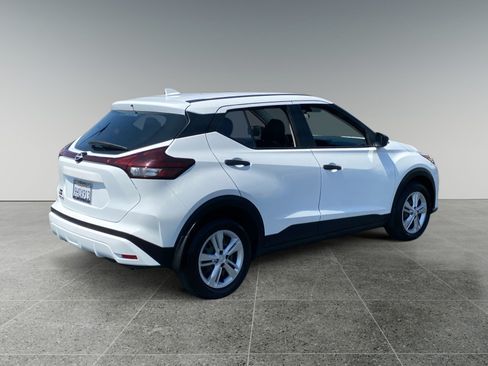 Used 2023 Nissan Kicks S FWD image 5