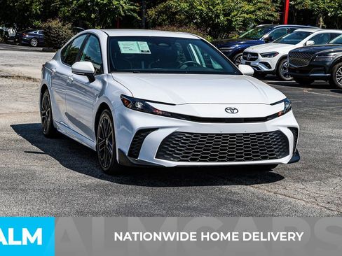 Used 2025 Toyota Camry SE image 4