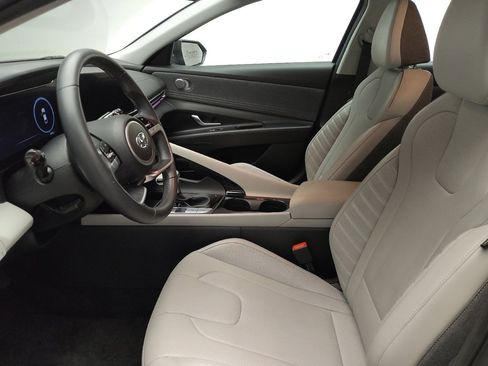 Used 2023 Hyundai Elantra Limited w/ Winter Weather Package FWD image 17