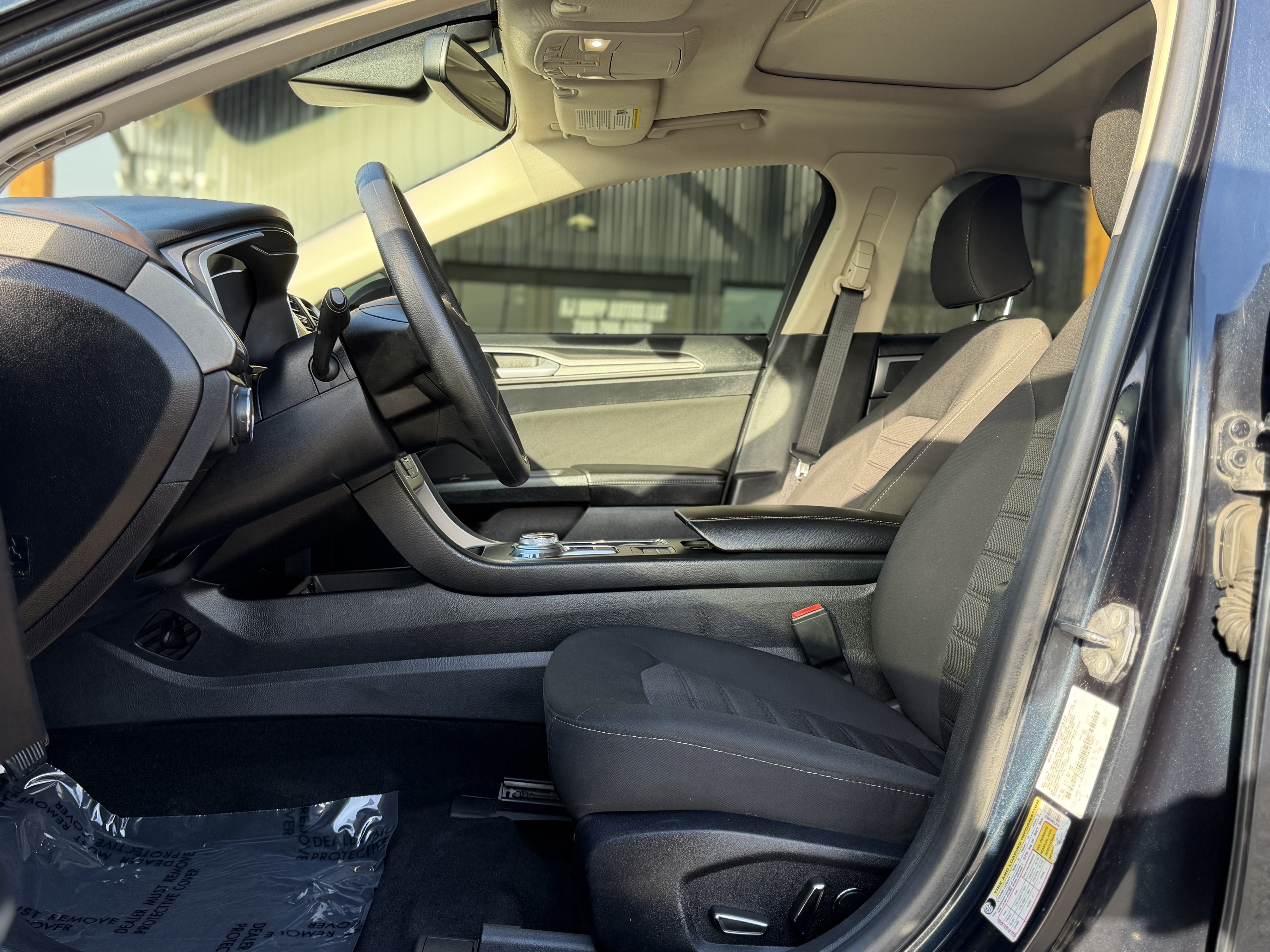 Used 2020 Ford Fusion SE FWD image 9