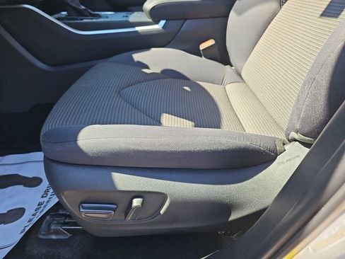 Used 2024 Toyota Highlander LE image 31