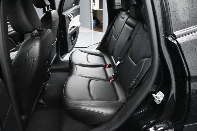 Used 2025 Jeep Compass Limited AWD/4WD image 11