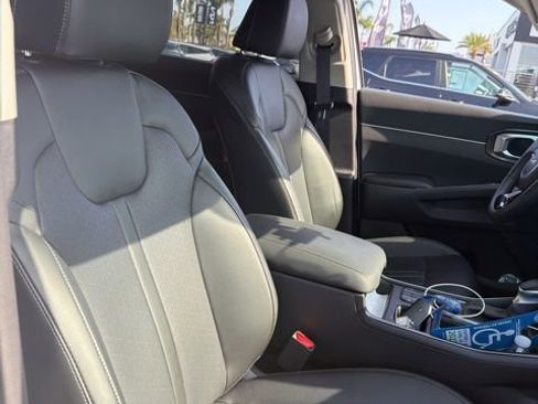 Certified 2023 Kia Sorento S FWD image 12