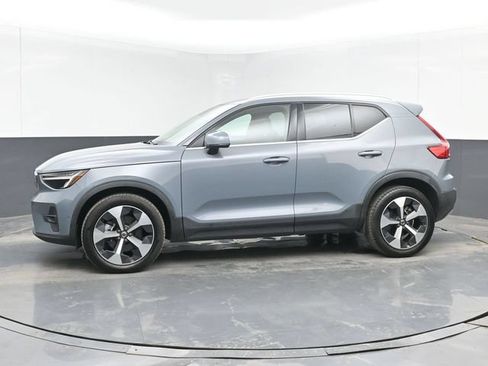 Used 2023 Volvo XC40 B4 Ultimate FWD image 11