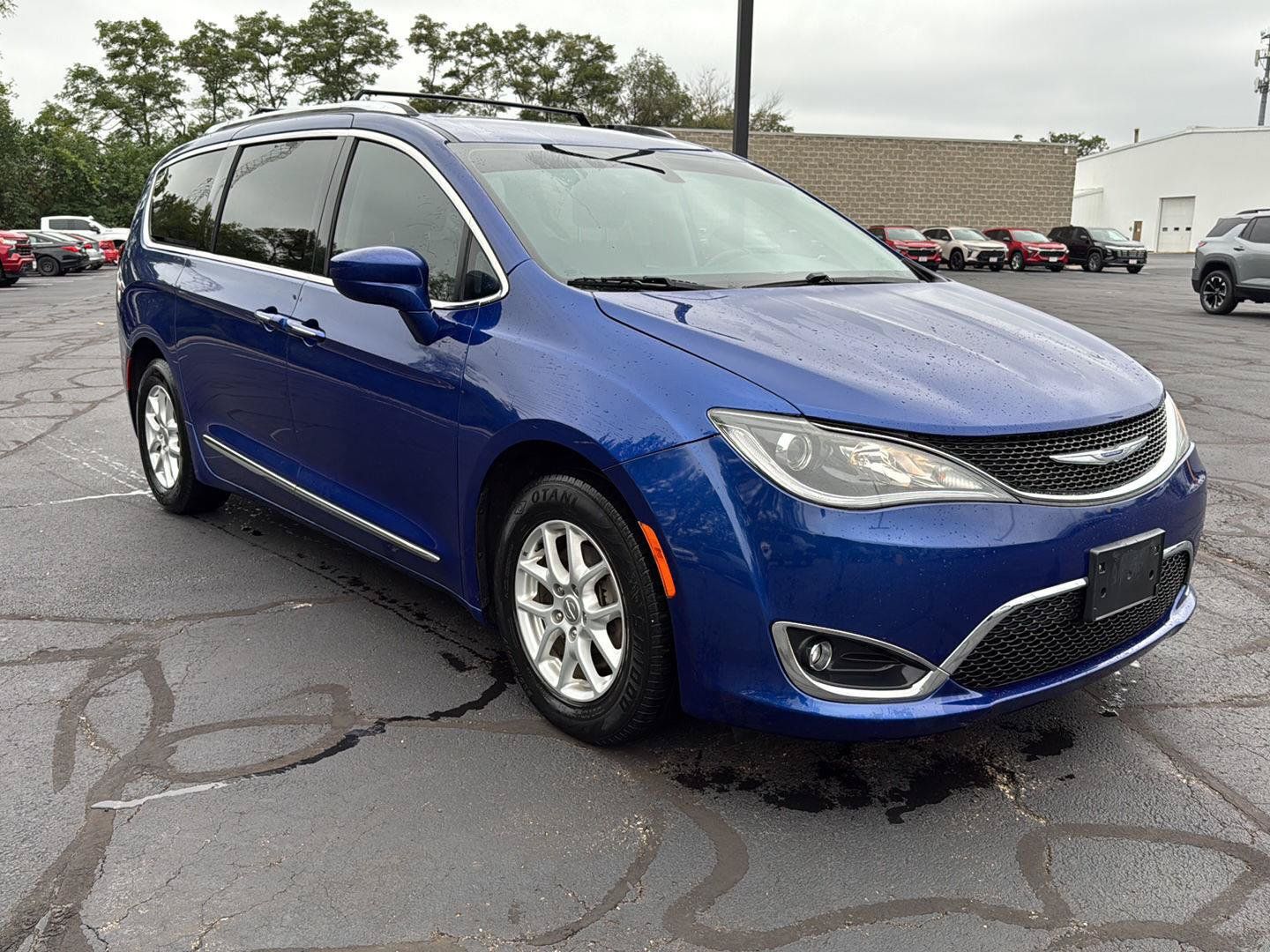 Used 2020 Chrysler Pacifica Touring-L FWD image 7