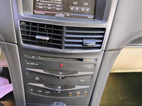 Used 2014 Lincoln MKT FWD image 5