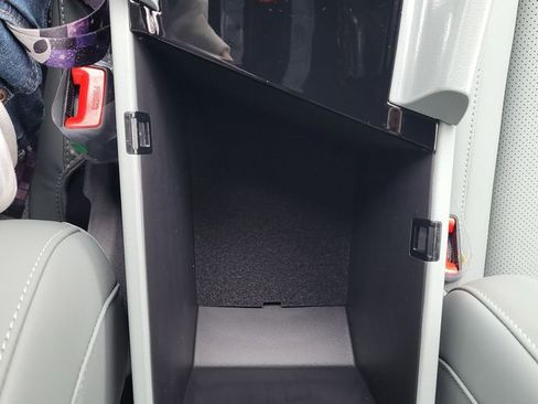 New 2025 Hyundai Elantra Limited image 31