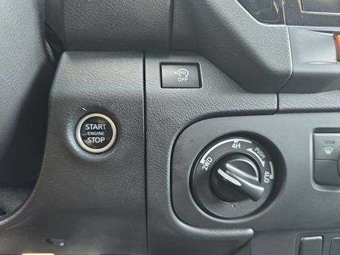 Used 2025 Nissan Frontier PRO-4X AWD/4WD image 28