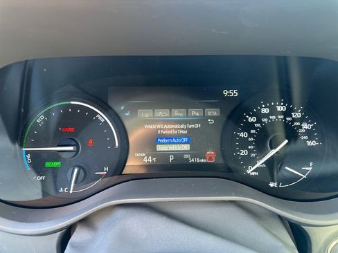 Used 2025 Toyota Sienna XLE image 21