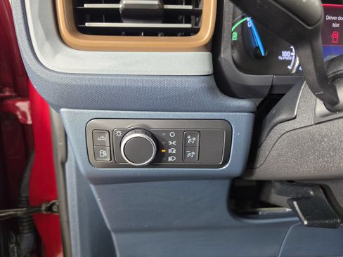 Used 2022 Ford Maverick Lariat w/ Lariat Luxury Package FWD image 11