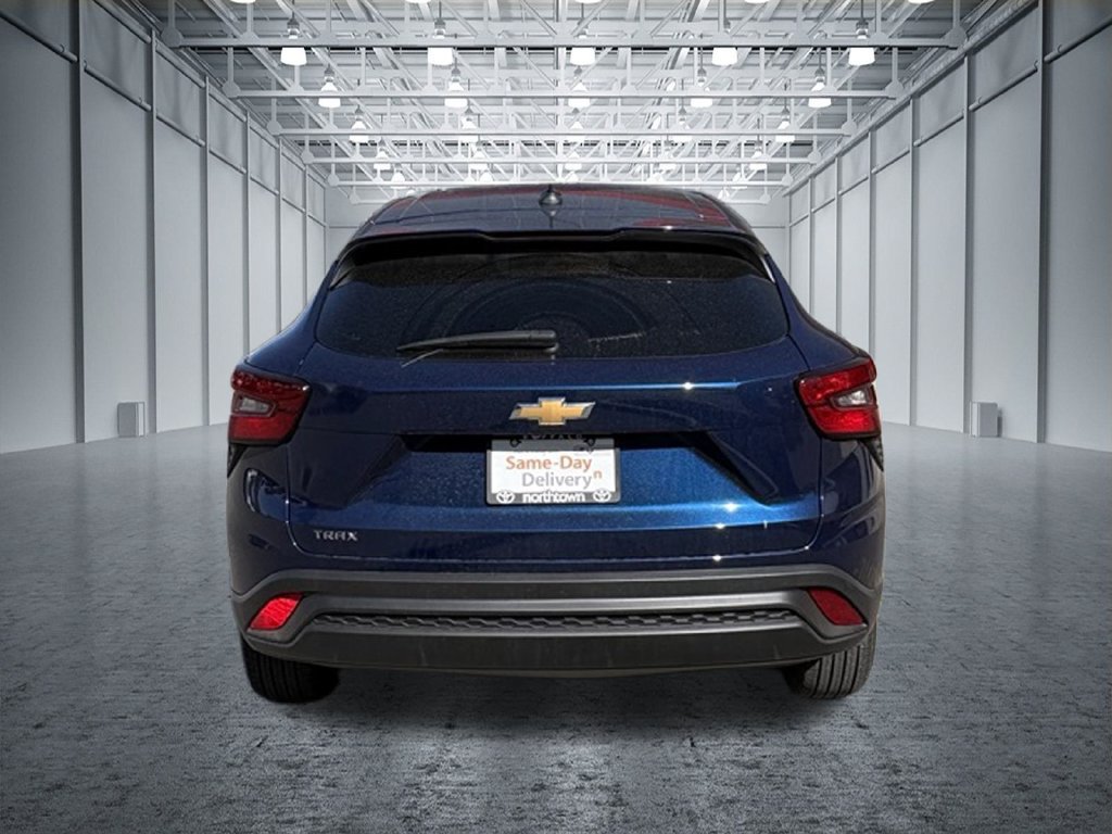 Used 2024 Chevrolet Trax LS w/ LS Convenience Package FWD image 6