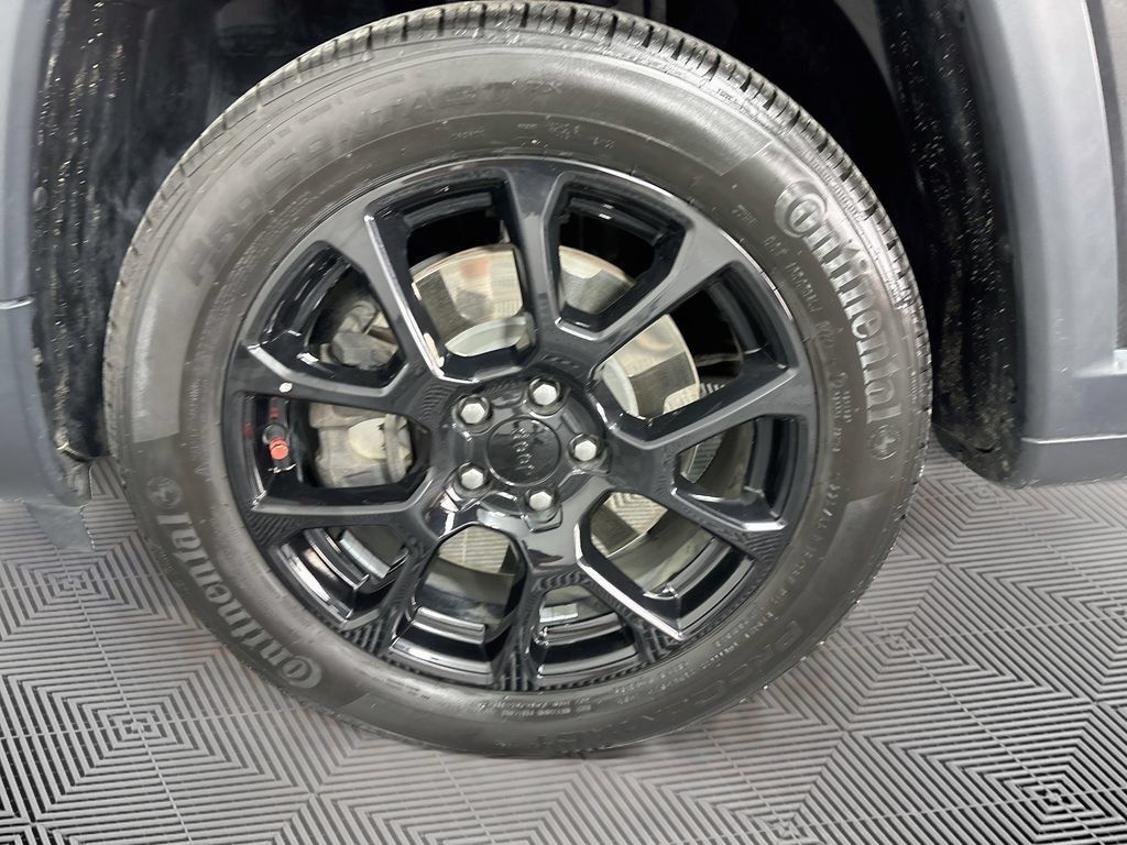 Used 2023 Jeep Compass Latitude w/ Convenience Group AWD/4WD image 30