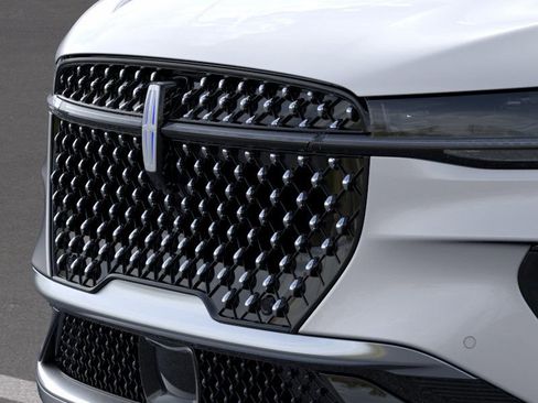 Used 2026 Lincoln Nautilus Reserve image 17