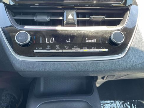 Used 2024 Toyota Corolla LE FWD image 29