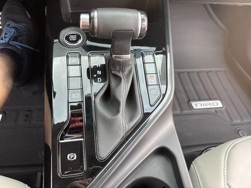 Used 2024 Kia Niro EX Touring FWD image 18