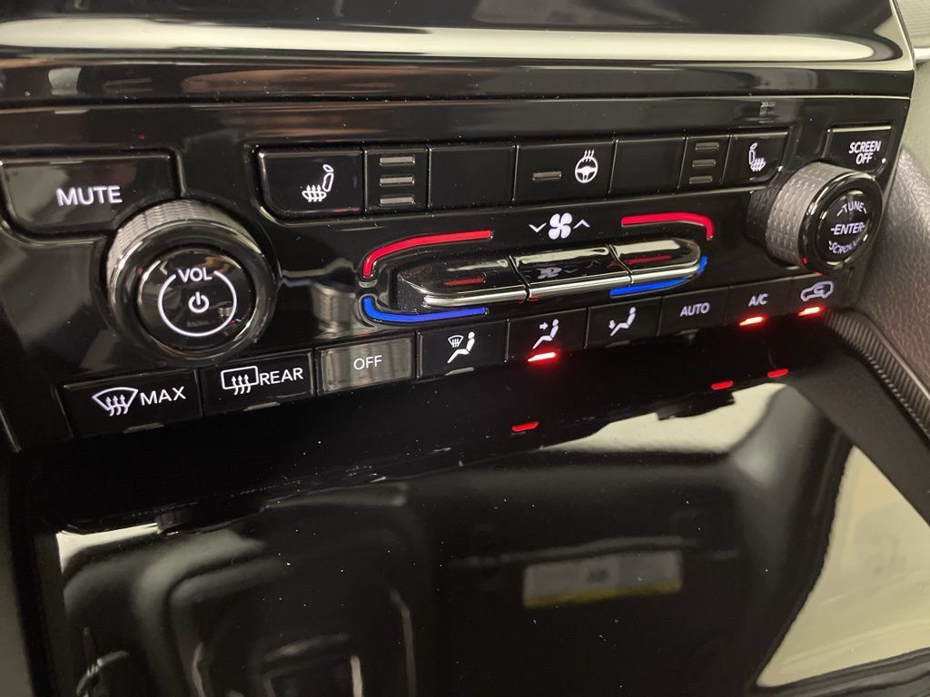 New 2025 Jeep Grand Cherokee Laredo X w/ Luxury Tech Group I AWD/4WD image 32