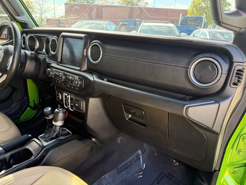 Used 2019 Jeep Wrangler Unlimited Sahara image 21