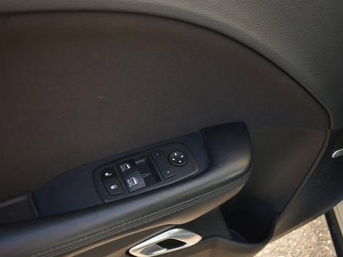 Used 2023 Dodge Challenger SXT image 13