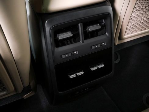 New 2025 Porsche Macan Electric image 21