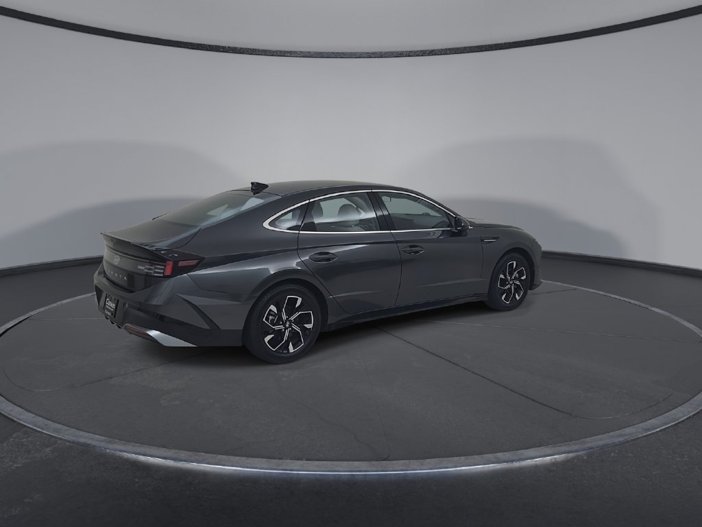 Used 2025 Hyundai Sonata SEL FWD image 16